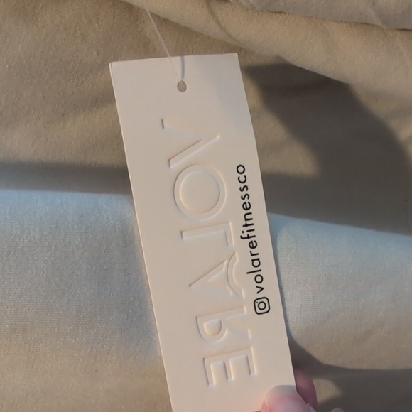 NWT Volare Fitness Jet Set Pullover - Picture 3 of 3